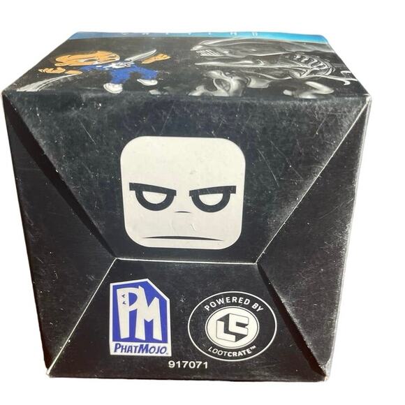 Loot Crate: Aliens Movie Queen Takes Bishop Collectors Series Mini Figure - Picture 5 of 6